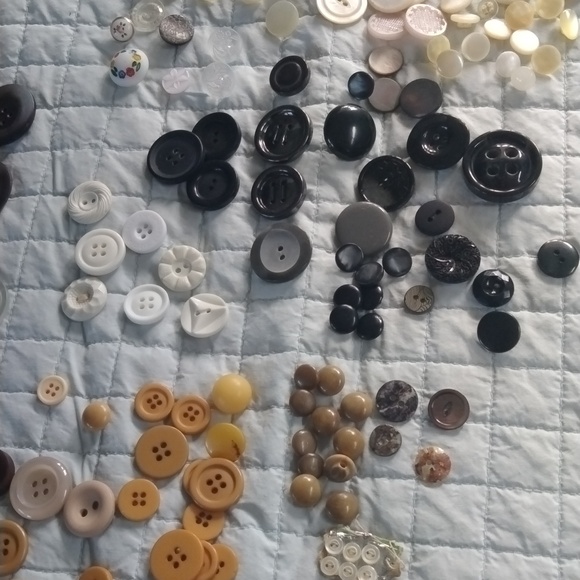 Vintage Buttons - Picture 10 of 14